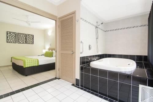 Studio with Spa Bath