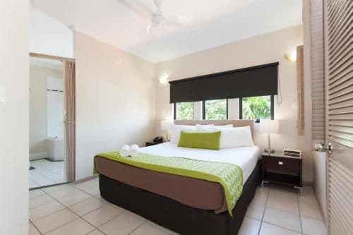 One-Bedroom Apartment with Rooftop Hot Tub