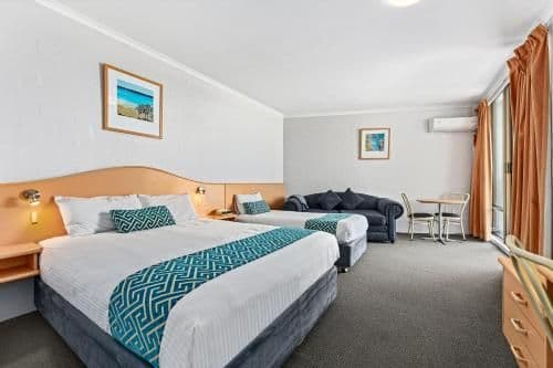 Waterfront Twin Room with Balcony