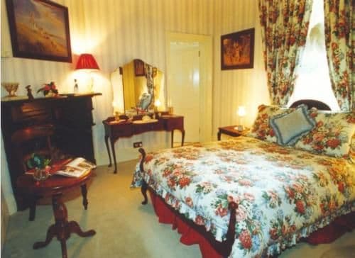 Amelia Queen Room