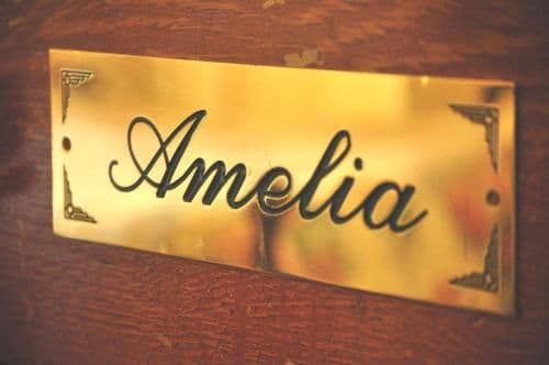 Amelia Queen Room