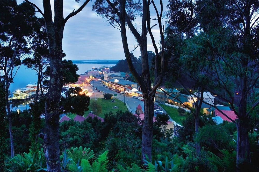 Strahan Village3