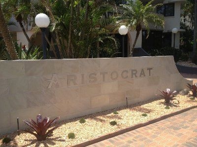 อริสโตแครทฮอลิเดย์อพาร์ทเม้น (Aristocrat Holiday Apartments)0