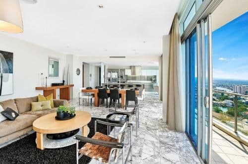 Sub-Penthouse Apartment