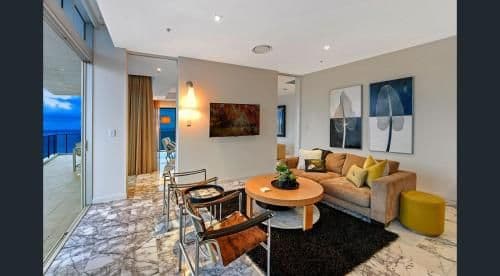 Sub-Penthouse Apartment
