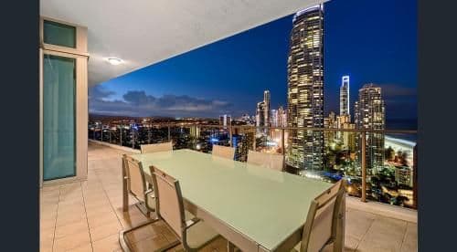 Sub-Penthouse Apartment
