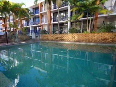 Club Surfers Apartments2