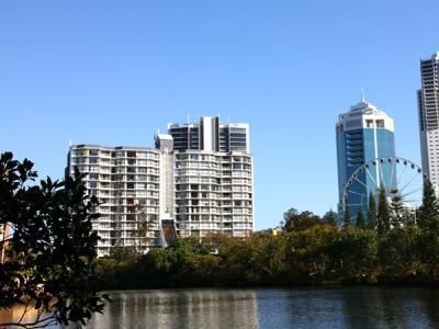 Surfers Plaza Resort2