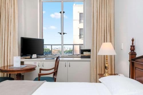 Deluxe Queen Room - Free Wifi