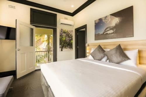 Deluxe Queen Room with Shared Bathroom
