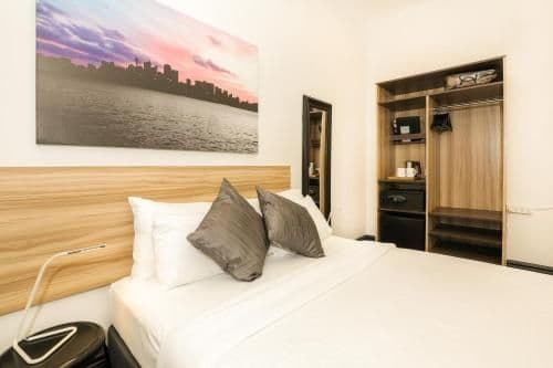 Deluxe Queen Room with Shared Bathroom