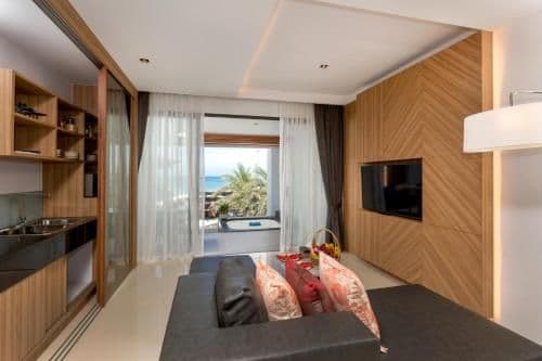 Luxury Beachfront Suite