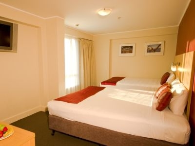 Ibis World Square3