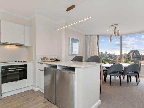 Deluxe Two-Bedroom Apartment with Harbour View