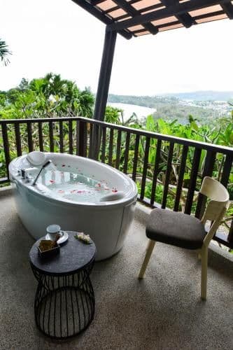 Honeymoon Suite
