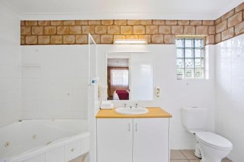Deluxe King Spa Room