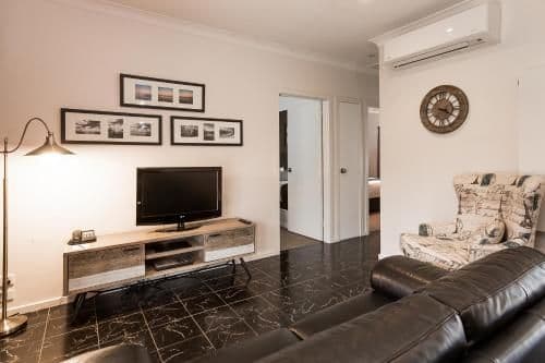 Two-Bedroom Apartment with Spa Bath