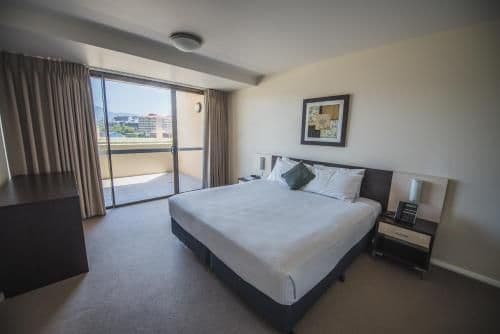 One-Bedroom Apartment with Mountain View