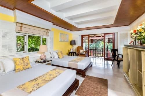 Hillside with Terrace Bathtub