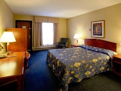 Econo Lodge Forestville2