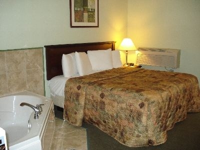 Econo Lodge Huntsville1