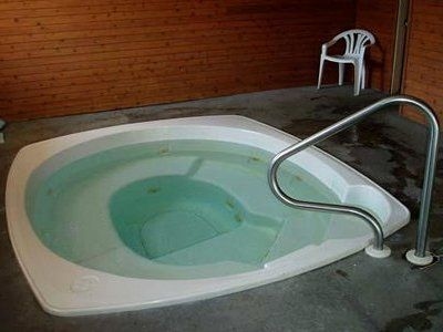 Econo Lodge Inn And Suites2