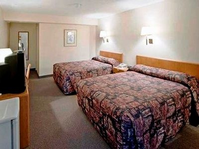 Econo Lodge Miramichi2