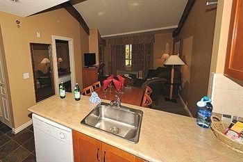 Pemberton Valley Lodge2