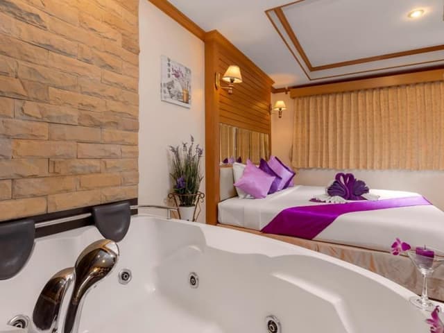 SINGLE DELUXE WITH JACUZZI