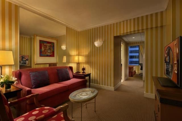 SUITE ONE BEDROOM