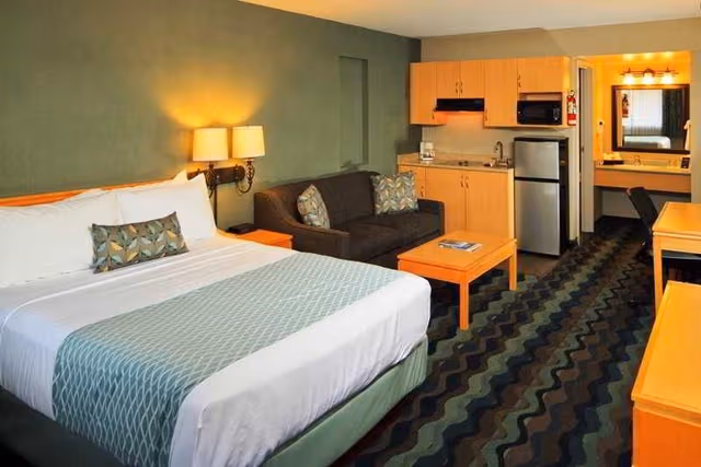 DOUBLE WITH KITCHENETTE