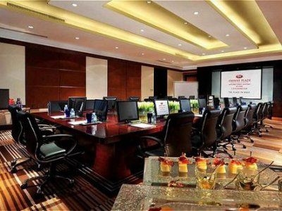 Crowne Plaza International Airport1