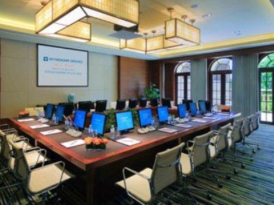 Wyndham Grand Plaza Royale4