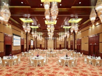 Wyndham Grand Plaza Royale3