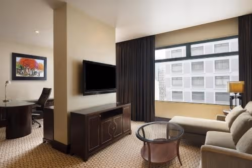 Grand Tower Junior Suite, Club lounge access, 1 King