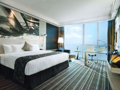 Crowne Plaza3