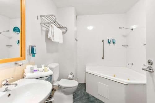 Superior King Room with Hot Tub - Non-Smoking