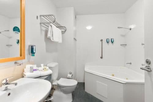 Superior King Room with Hot Tub - Non-Smoking
