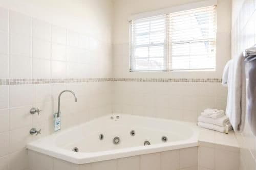 Suite with Spa Bath