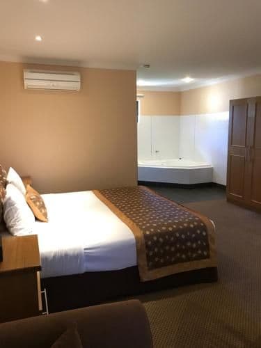 King Room with Spa Bath