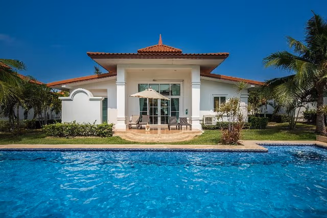 VILLA WITH PRIVATE POOL