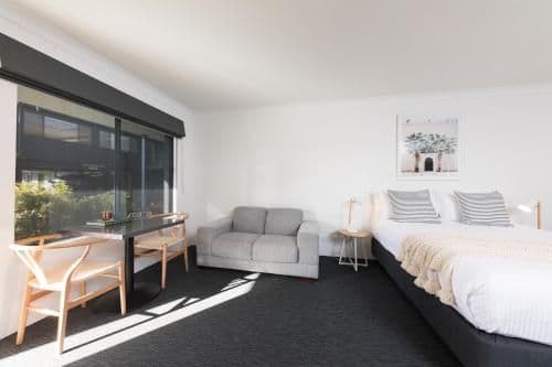 Deluxe Queen Studio with Spa Bath