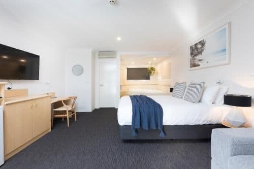 Deluxe Queen Studio with Spa Bath