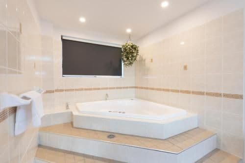 Deluxe Queen Studio with Spa Bath