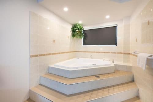Deluxe Queen Studio with Spa Bath