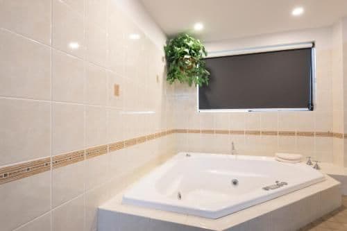 Deluxe Queen Studio with Spa Bath
