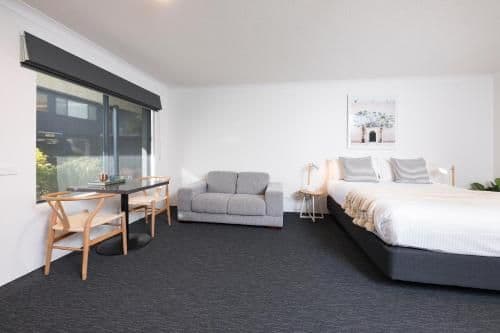 Deluxe Queen Studio with Spa Bath