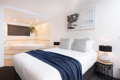 Deluxe Queen Studio with Spa Bath