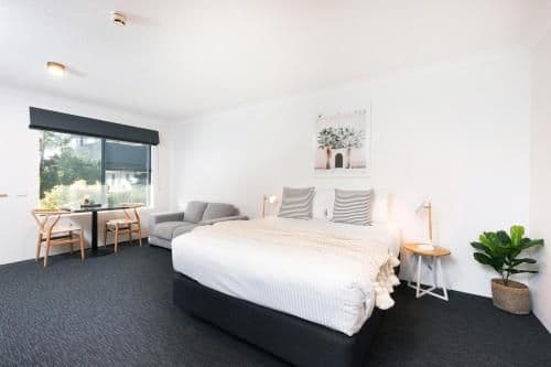 Deluxe Queen Studio with Spa Bath