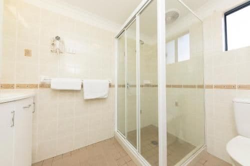 Deluxe Queen Studio with Spa Bath